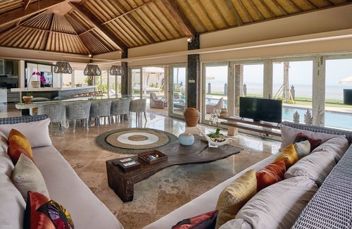 Sukawati Villa | Beachfront Villa 4 Bedroom with Private Pool Sunrise