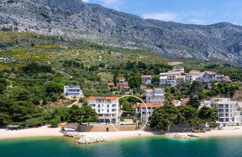 Medici Villa | Beachfront Villa Del Mar with a private pool