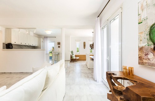Platanes Villa | Beachfront Villa in Prime Location - Short Walking Distance to Everything!