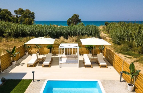 Platanes Villa | Beachfront Villa in Prime Location - Short Walking Distance to Everything!