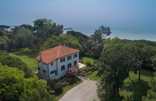 Eraclea Mare Villa | Beachfront villa with park and beach ideal for families with children