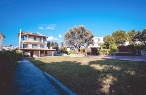 Eretria Villa | Beachfront Villa – Just 40 Steps from your Private Beach