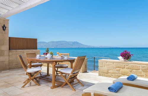 Nopigia House | Beachfront Villa Kochily Only 10 Metres From The Sea