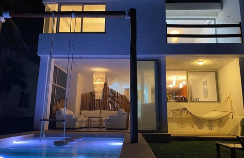 Zona Hotelera Villa | Beachfront Villa Luna: 2 Pools, tennis court, chef and 5-bedrooms w/great views