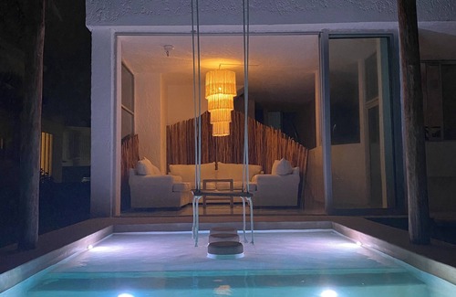Zona Hotelera Villa | Beachfront Villa Luna: 2 Pools, tennis court, chef and 5-bedrooms w/great views