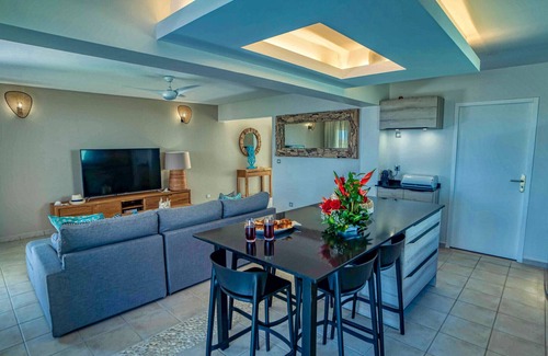 L'Autre-Bord Villa | Beachfront villa rental, sea view - sleeps 8