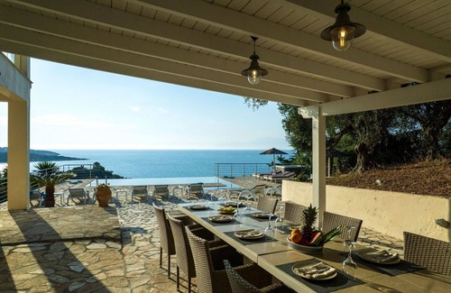 Agios Spyridon Corfu Villa | Beachfront Villa Seasun
