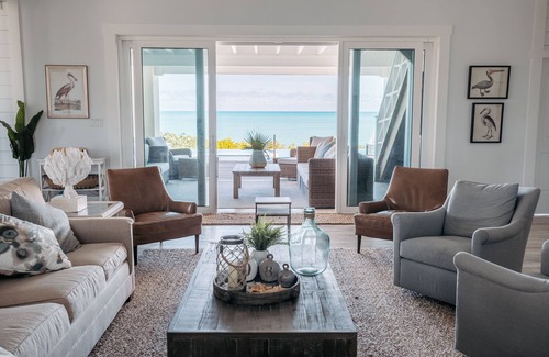 William's Town Villa | Beachfront Villa with Pool on beautiful Sandy Beach