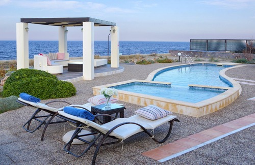 Rapaniana Villa | Beachfront villa with private pool,ping-pong & BBQ