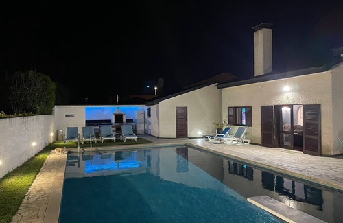 Esposende Villa | Beachfront villa with private pool and garden