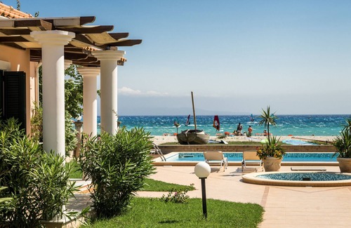 Evgiros Villa | Beachfront Villa Zoe (2-3people)