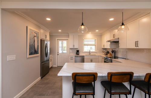 South Carolina Lowcountry House | Beachfront w/Main House & Guest House; Screened Porch; Sun Deck; Cable TV/WiFi