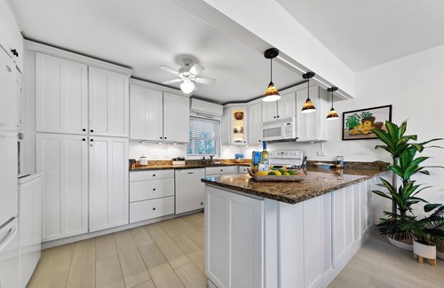 Savannah Condo | Beachfront walkout with amazing patio & view