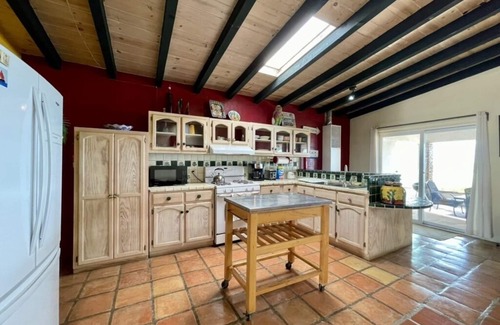 Lengueta Arenosa House | Beachfront with gorgeous Mexican flair and color. What you want in Mexico!