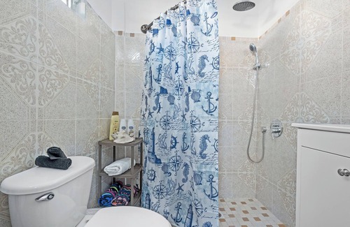 Espinar Apartment | Beachfront | With Pool | Free Parking