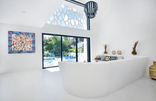 Soliman Bay Villa | Beachfront without seaweed, infinity pool, rooftop jacuzzi, Chef included.