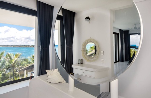 Soliman Bay Villa | Beachfront without seaweed, infinity pool, rooftop jacuzzi, Chef included.