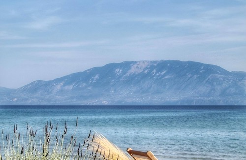 Alykes House | Beachfront wooden house "Vounaraki 4"