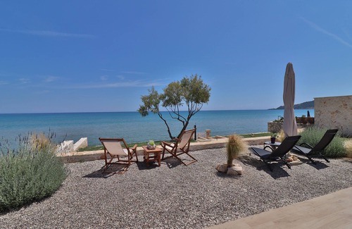 Alykes House | Beachfront wooden house "Vounaraki 4"