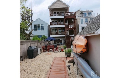 Highlands Apartment | BEACHHOUSE SUITE BEACH AND KAYAKS IN BACKYARD