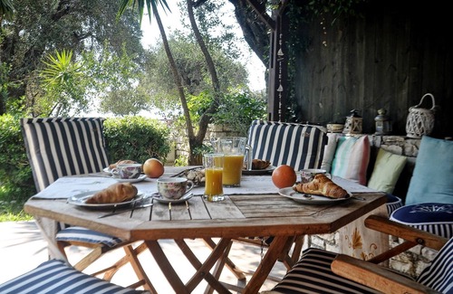 Barbati Apartment | Beachline Apt., With Garden & BBQ