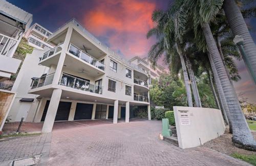 Townsville Apartment | Beachside 2 bed 2 bath unit