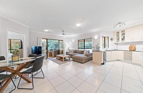 Townsville Apartment | Beachside 2 bed 2 bath unit