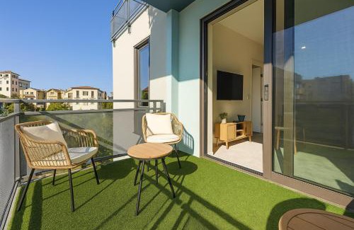 Downtown Apartment | Beachside 2BD 2BA, 12Min Walk to Santa Monica Pier