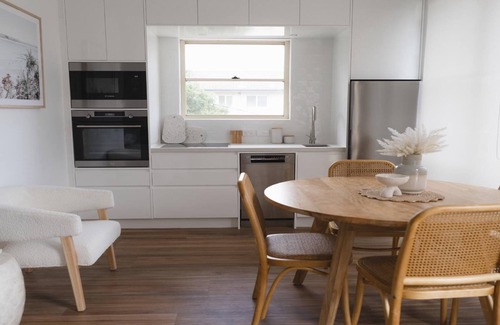 Wamberal Apartment | BEACHSIDE #7 | Close to beach | Accom Holidays