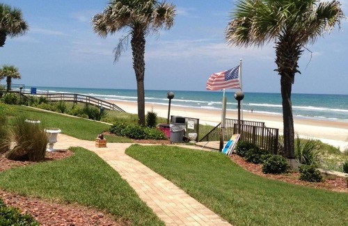 Ormond Beach Condo | Beachside Escape No Streets to Cross! 2BR 2BA Ormond Beach