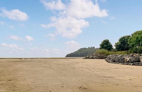 Llanybri House | Beachside