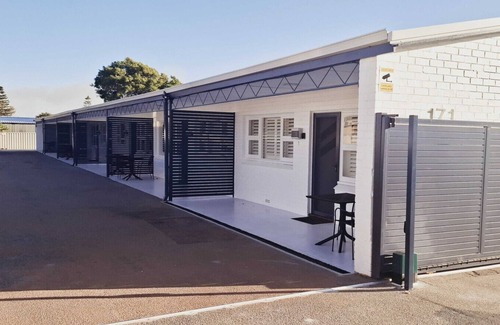 Rockingham Apartment | Beachside Homely Flat in Rockingham