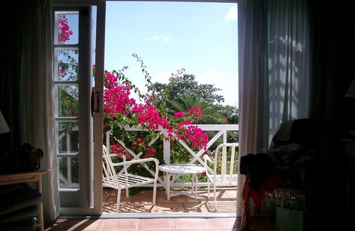 Freemans Bay House | Beachside house with pool in Galleon Beach in beautiful English Harbour