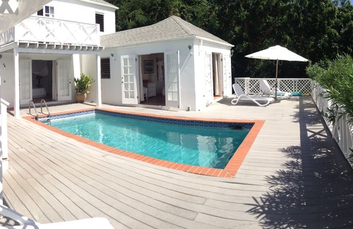 Freemans Bay House | Beachside house with pool in Galleon Beach in beautiful English Harbour
