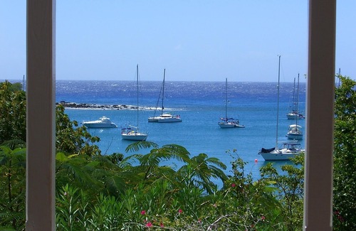 Freemans Bay House | Beachside house with pool in Galleon Beach in beautiful English Harbour