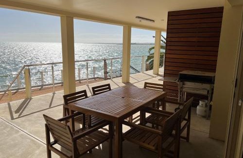 Ripon Apartment | Beachside & Jetty View Apartment 2 -Skippers Apartment