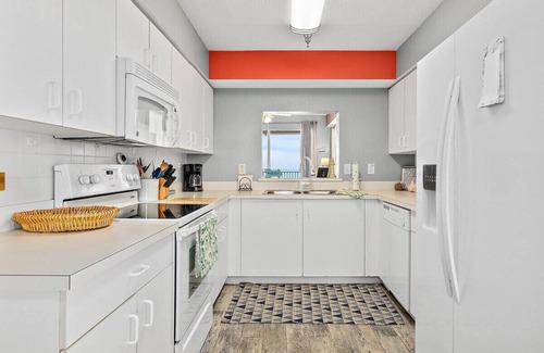 Palm Coast Apartment | Beachside Penthouse with Ocean Views