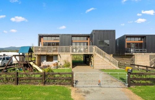 Otaki Beach House | Beachside Sanctuary - Otaki Beach Holiday Home