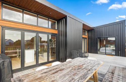 Otaki Beach House | Beachside Sanctuary - Otaki Beach Holiday Home