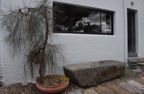 Taroona Apartment | Beachside Taroona with Spa