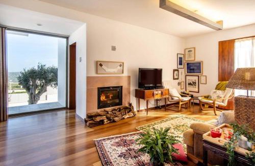 Espartal Villa | Beachside Villa 5 Bdr 6 Baths Sleeps 9plus ppl