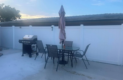 Jupiter House | Beachtime! Charming 1-bedroom trailer w/WiFi & AC & Hotwater Jupiter/Tequesta