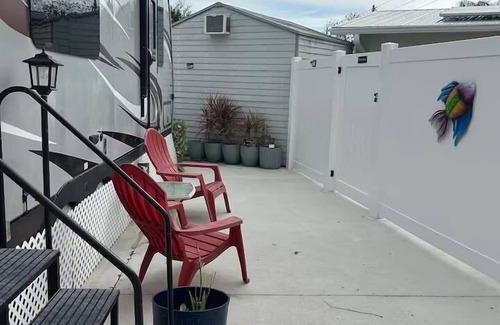Jupiter House | Beachtime! Charming 1-bedroom trailer w/WiFi & AC & Hotwater Jupiter/Tequesta
