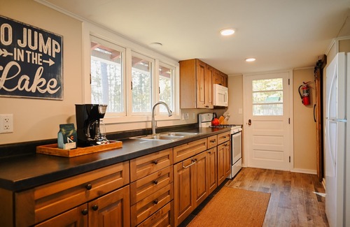 Manitowish Waters Cabin | Beachview Cabin | Dog-Friendly in Fall and Spring