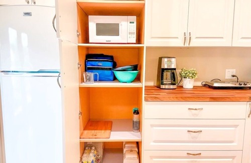 Belle Vista Cottage | Beachy 1BDR/1BA: Walk to Beach, w/Parking!