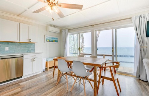 Forestville House | Beachy Palms Cottage on Lake Huron with Hot Tub!