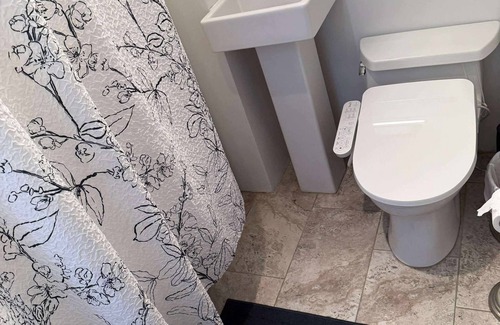 Beacon Hill Apartment | Beacon Hill Studio with Full Kitchen, Close to MGH, Train, Boston Common