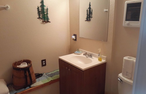 Bear Creek Cabin | Bear and Berry Lodge - The Most Beautiful Spot in Seward!