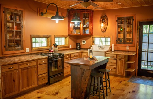 Farrandsville Cabin | Bear Bottom Lodge