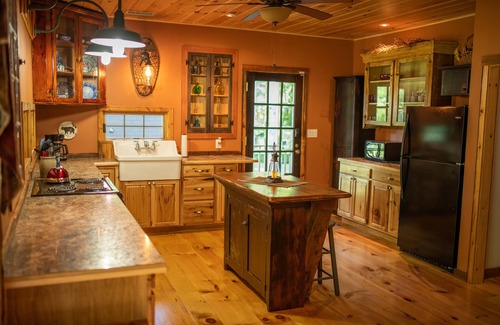 Farrandsville Cabin | Bear Bottom Lodge
